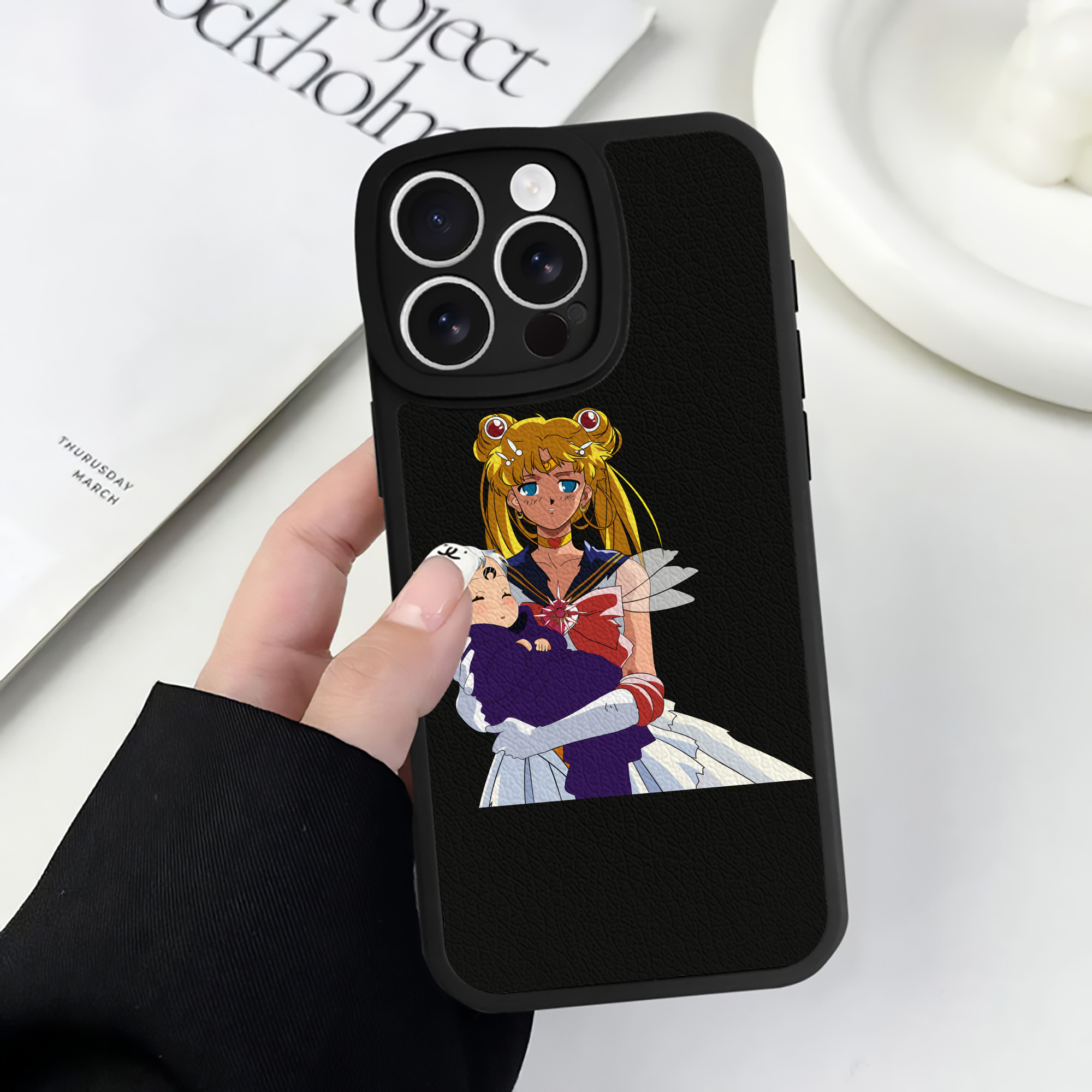 （画像用） 美少女戦士セーラームーン 月野 うさぎ つきの うさぎ Sailor Moon Tsukino Usagi 【iPhone 16シリーズ対応】シリコンスマホケース（レザー調） 材質：シリコン